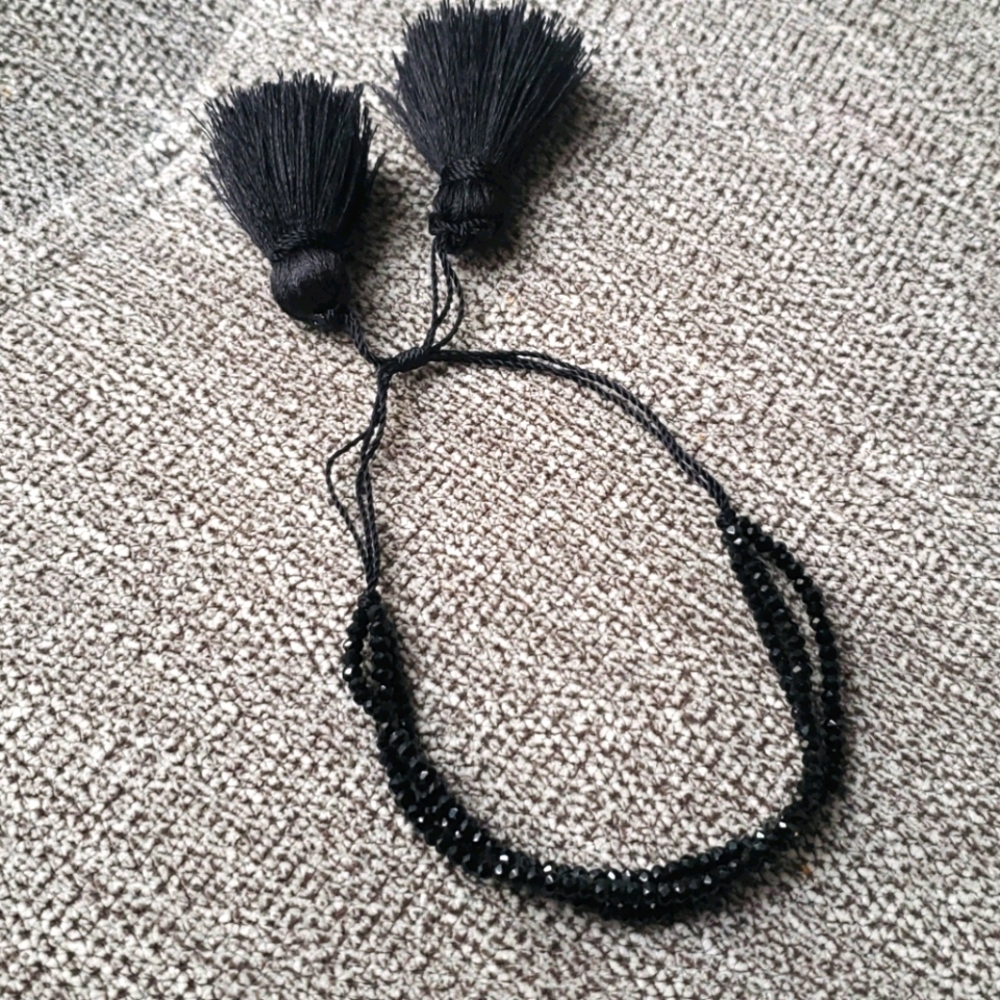 Black beaded bracelet / pulcera negra
